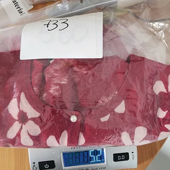 Carolina Herrera Red White Floral Cardigan Feminine Faux Pearl Buttons Silk XS - Picture 12 of 12